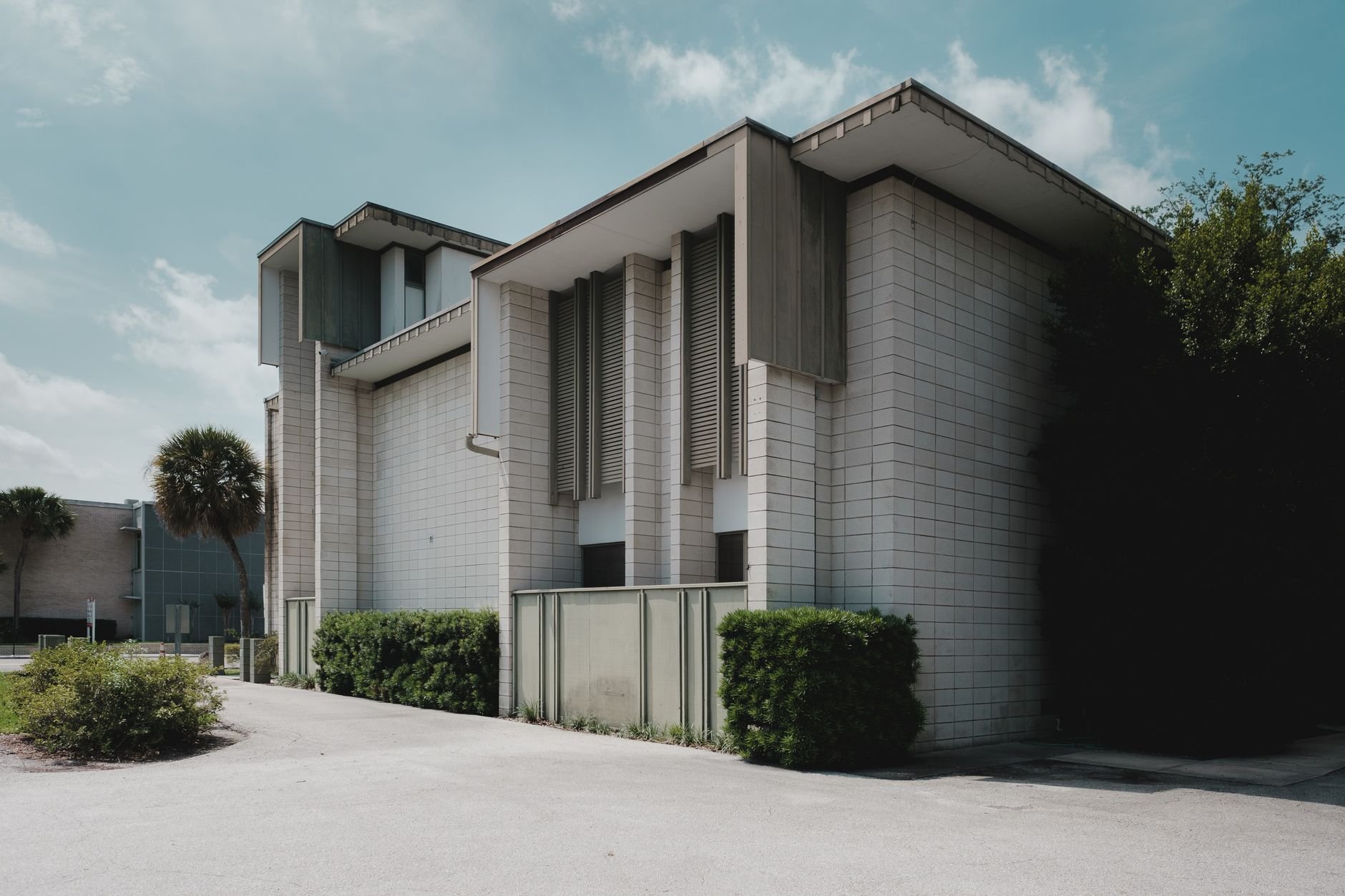 A contemporary building exterior in Orlando, showcasing clean lines and modern design.